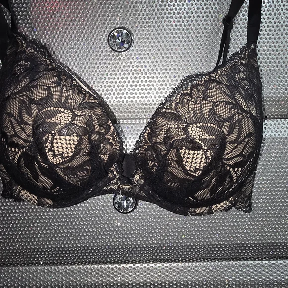 Victoria's Secret Vibrant Bra Collection - Pink, Black, Cream - Picture 3 of 6